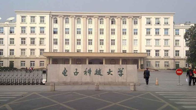 肖特基二极管与普通二极管：应用差异解析**